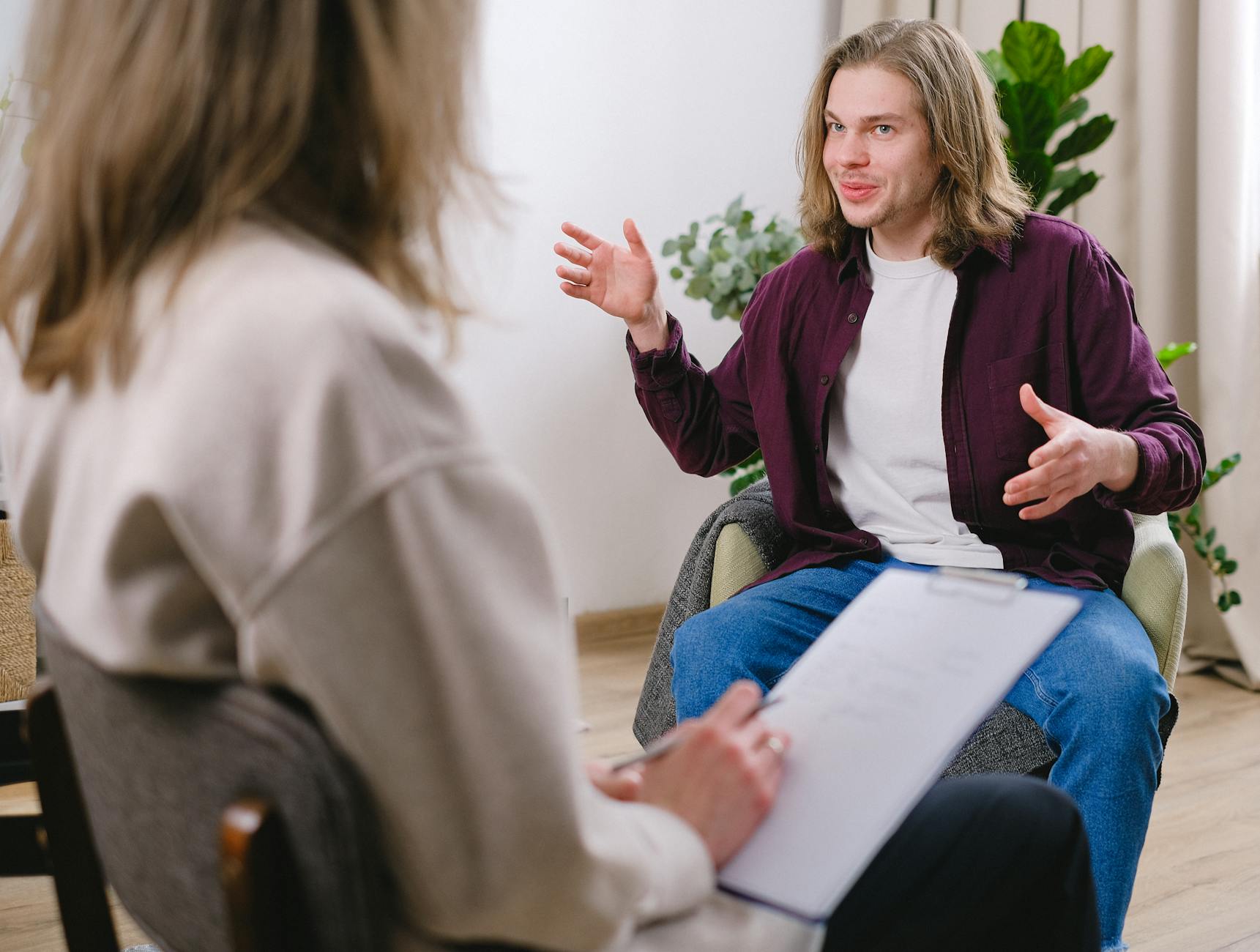  A support worker speaking with a tenant in a housing office