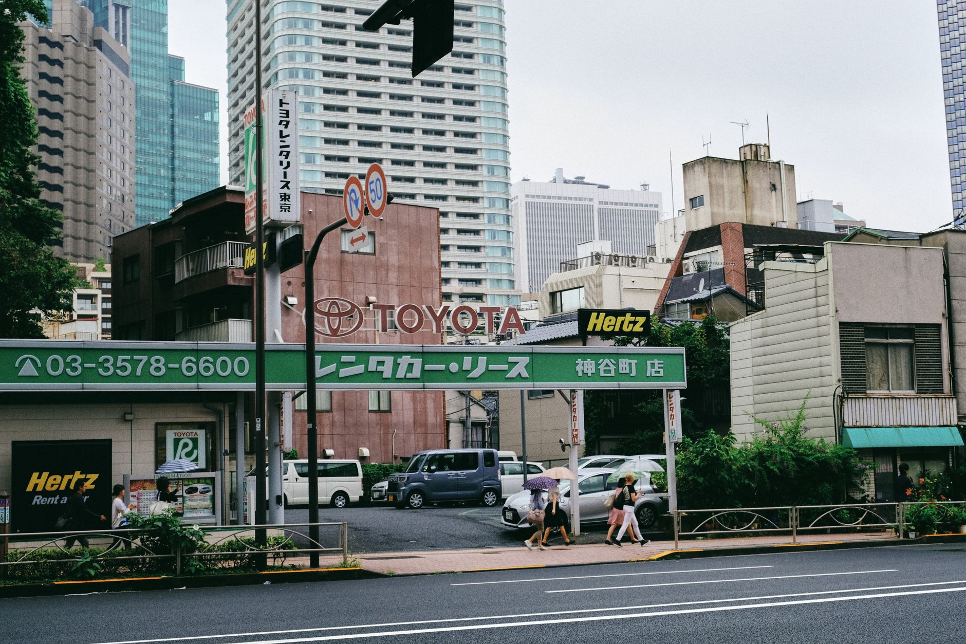 Busy city street with 'To Let' signs in windows - illustrating high rental demand