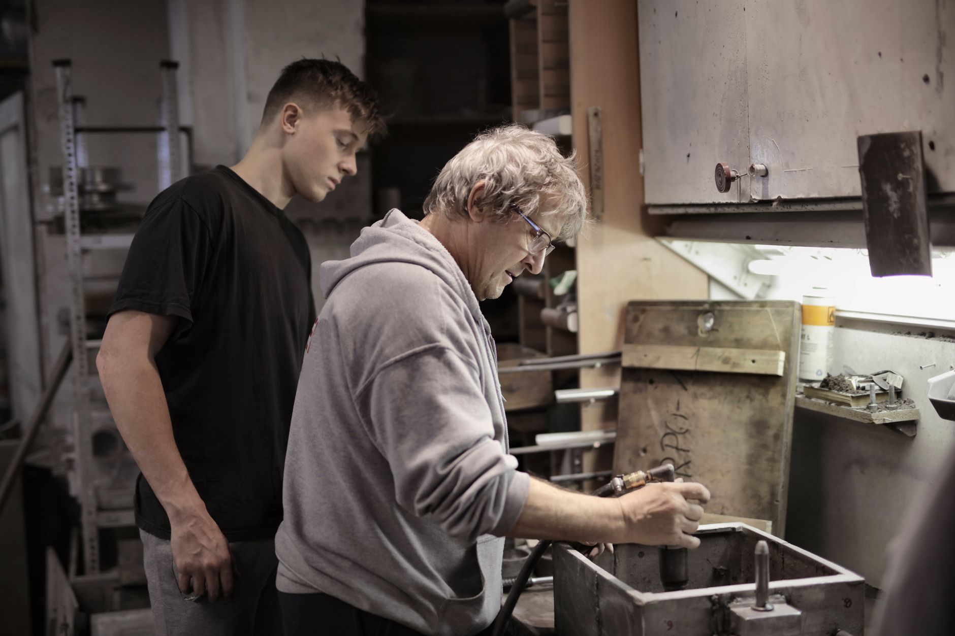 Construction apprentice learning on social housing site